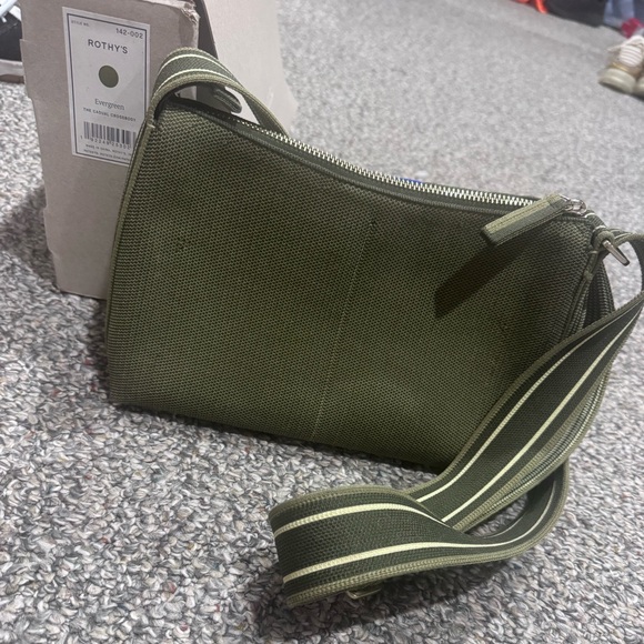 EUC Evergreen Crossbody- comes with box and tag - Picture 2 of 6